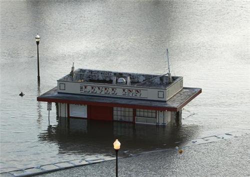 Levee Inn